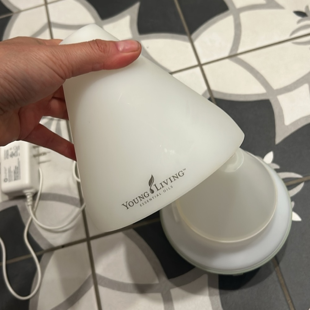 Young Living Dewdrop Essential Oil Diffuser - Picture 2 of 8